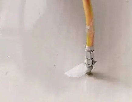 华容瓷砖空鼓维修公司专业解答在瓷砖铺贴过程中，如果使用的砂料过粗（如全部使用了粗砂），可能会导致以下问题